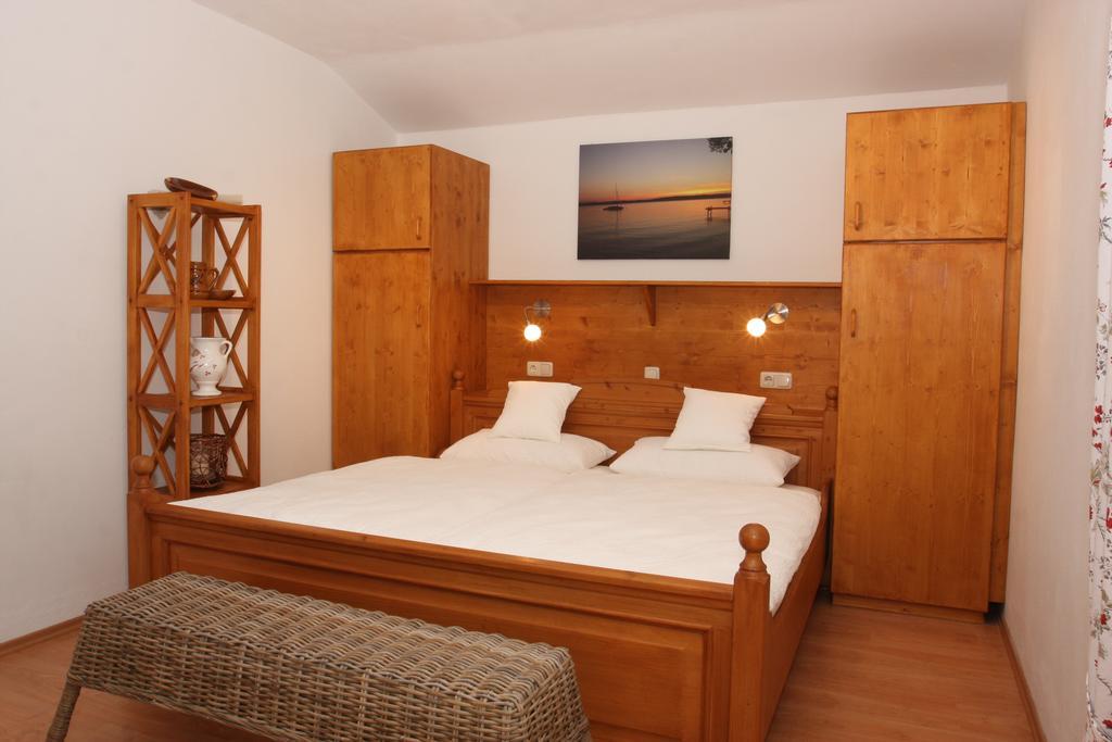 Ferienwohnung Am Roemerweg Wald Инцел Екстериор снимка